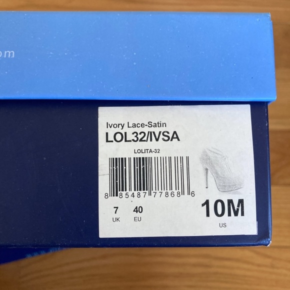 Ivory Lace Satin Pumps - Picture 6 of 6